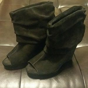Size 9 BCBG Peek-toe boots